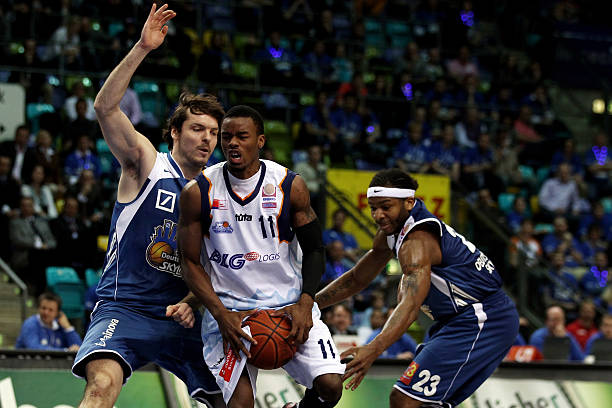 他都会准时 他都会准时